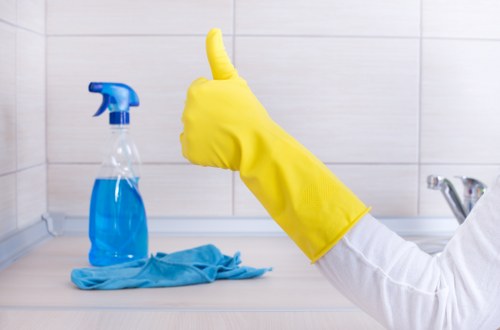 Cleaner working on flat windows in Elephant and Castle with access considerations