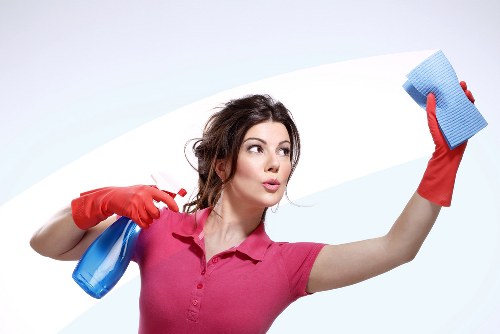 Removing stains and odours from a mattress during local cleaning